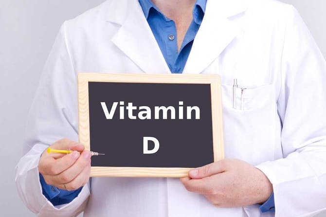 What is the relationship between symptoms of vitamin D deficiency and depression?