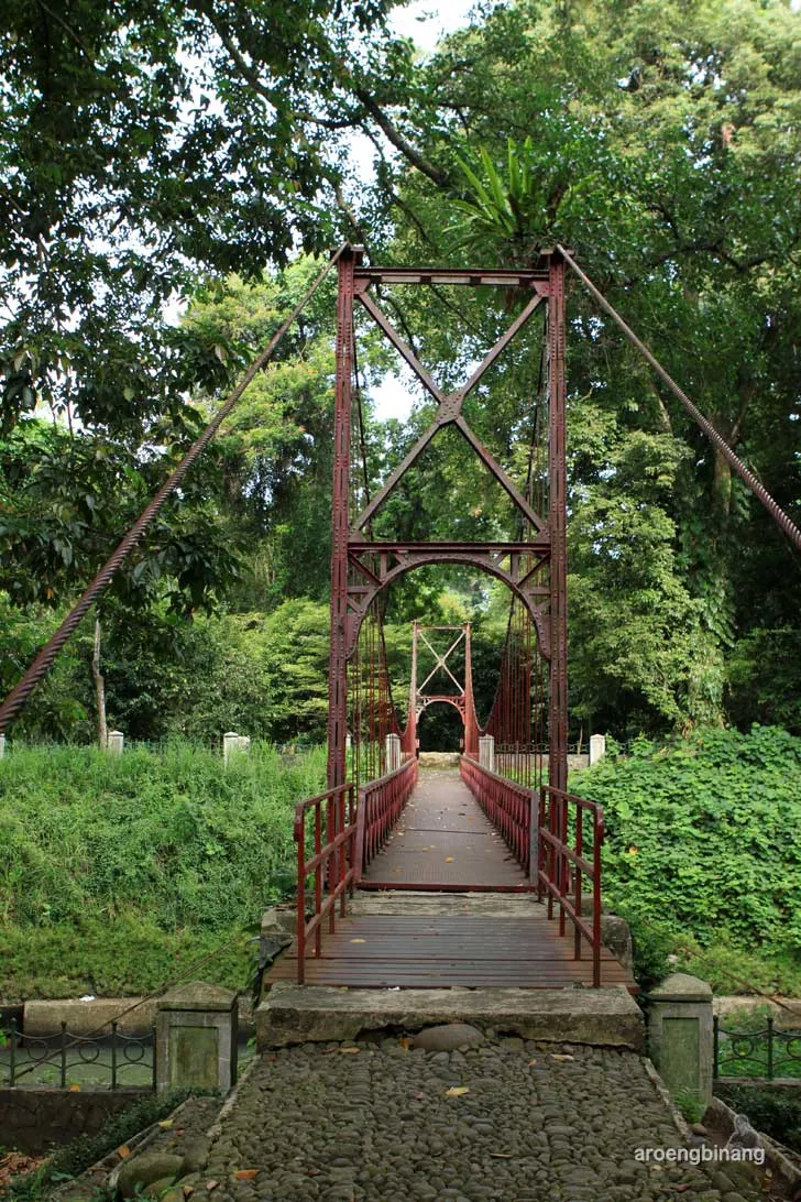 jembatan merah kebun raya bogor