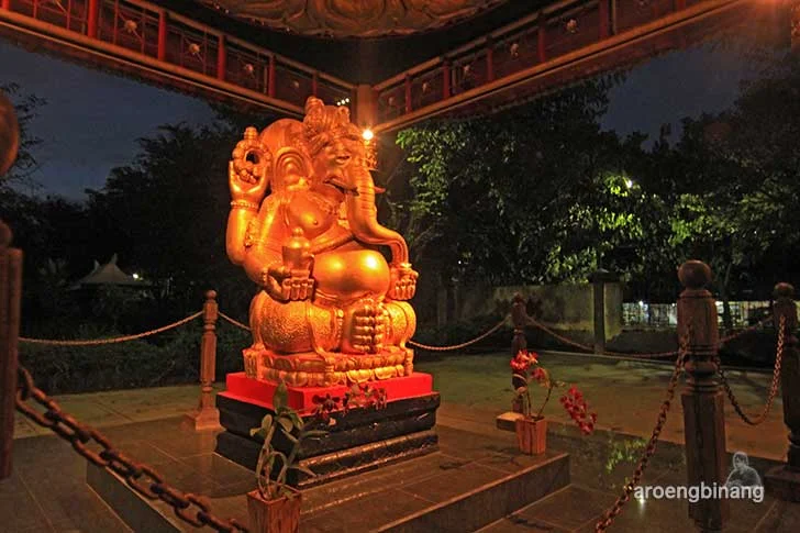 Patung Buddha Empat Wajah Kenjeran Surabaya
