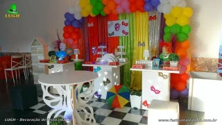 Mesa decorada com fantasia de Carnaval para festa de aniversário - Barra - RJ