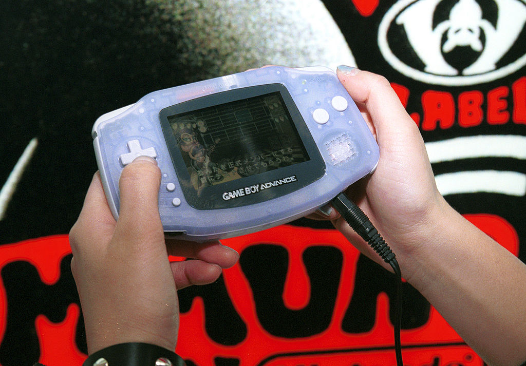 GameBoy Advance Modded to Stream Movies, Shows via Special Cartridges 