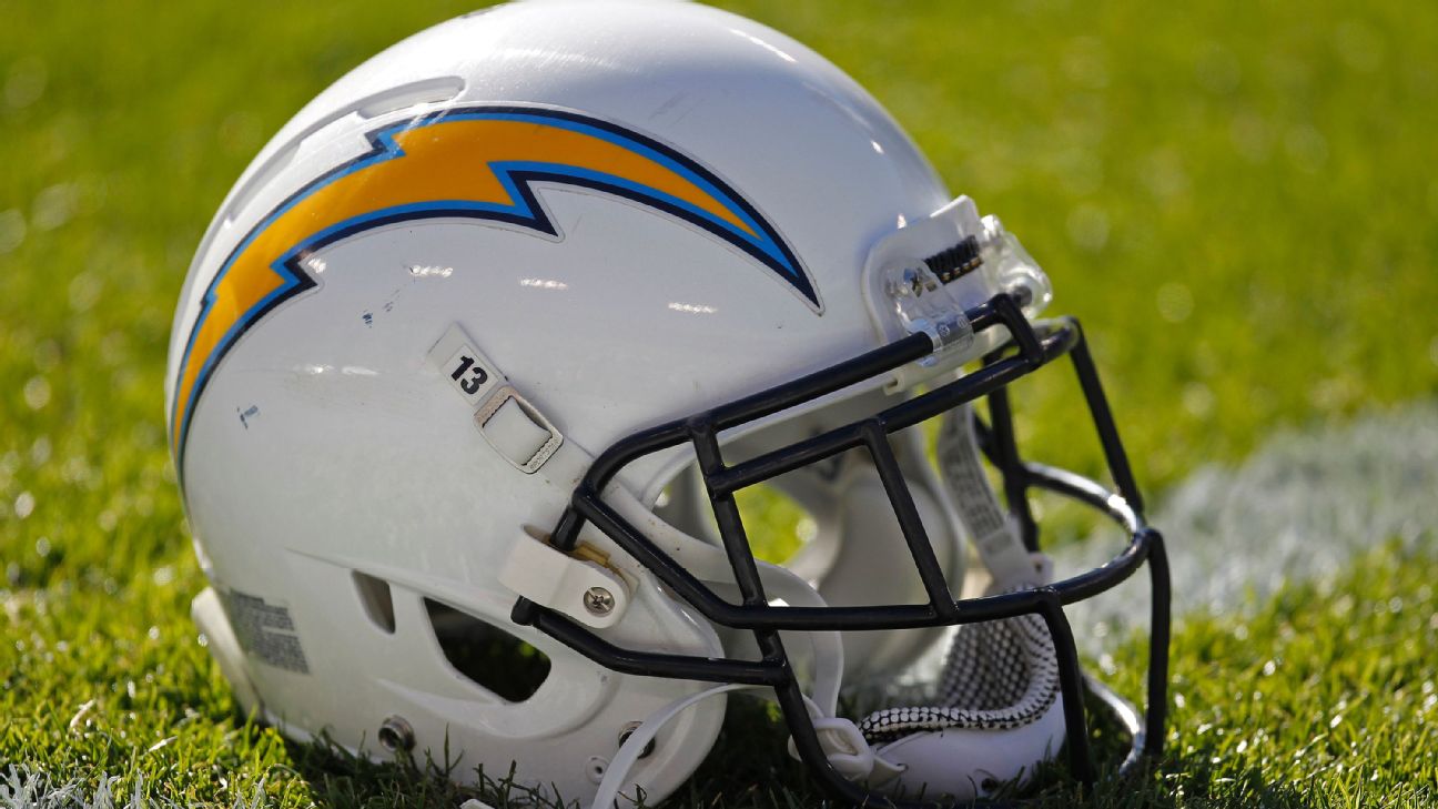 Smith, winningest GM in Chargers' history, dies