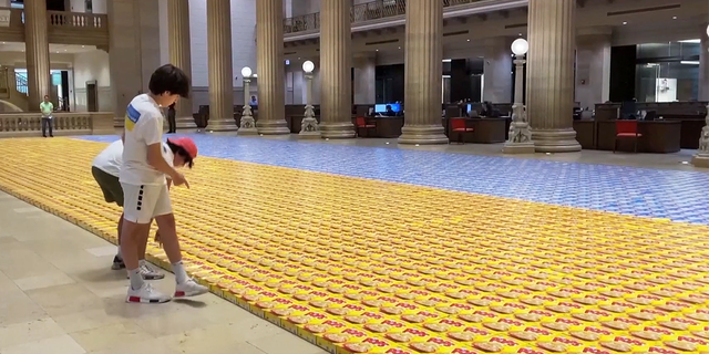 The Chicago students built their mosaic out of cereal boxes over a three-day period, from August 10 to August 12. 