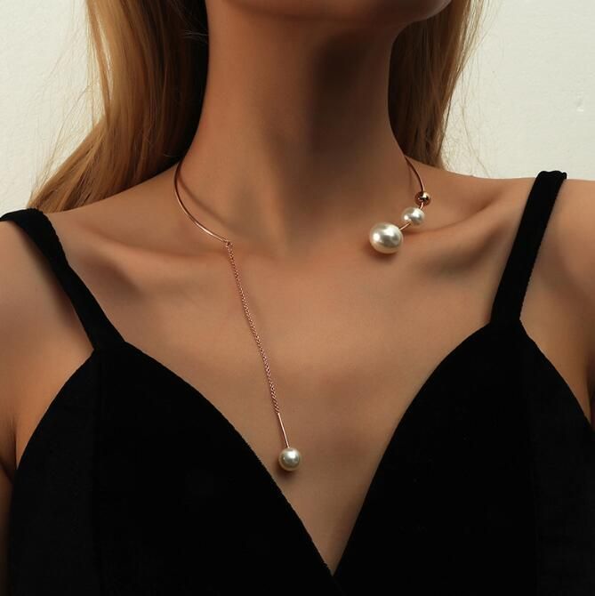 Collier de perles en forme de pompon pour femmes