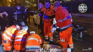 Un motorista muere tras colisionar con un taxi en Sevilla