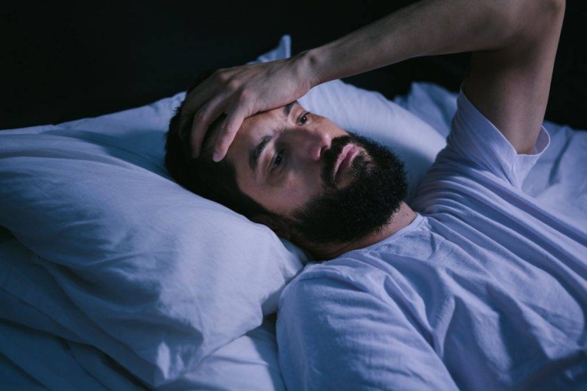هل تسمع ضربات قلبك عند النوم؟ حسام موافي يحذر قد تكون مصابًا بهذه الأمراض 