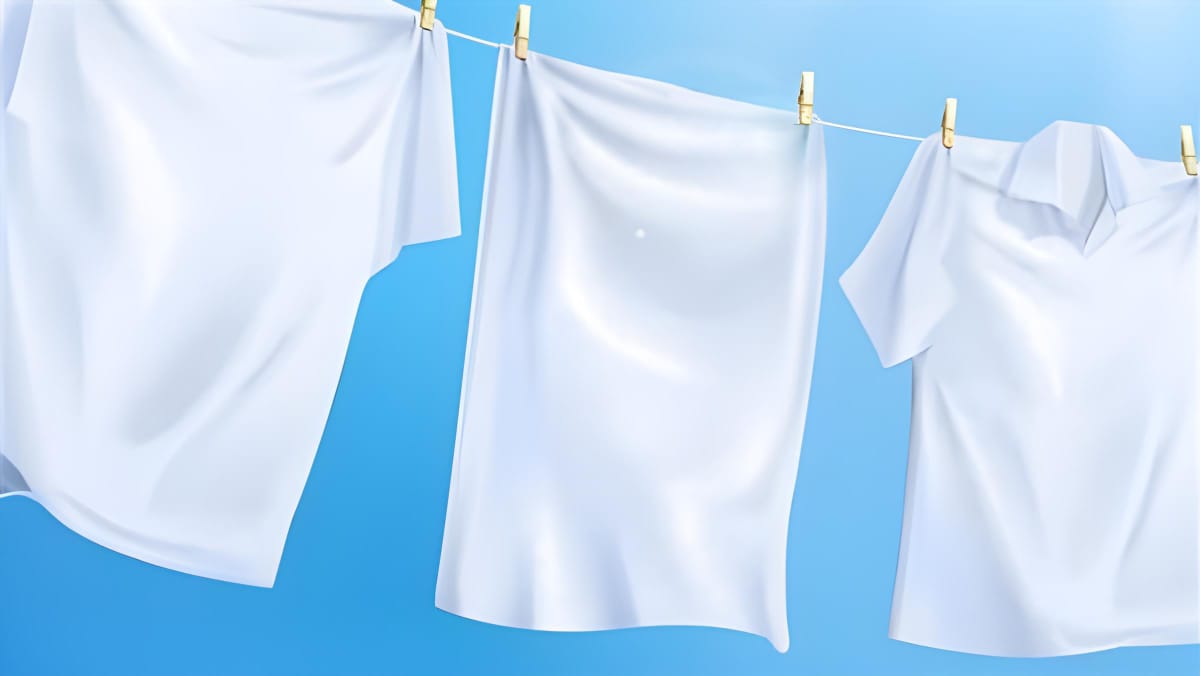 وداعاً للبقع على ملابسك البيضاء: دليل شامل لإزالة جميع أنواع البقع 