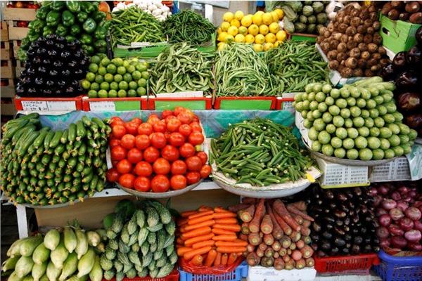 أسعار الخضروات والفاكهة اليوم الإثنين  
