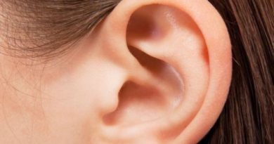 Signs of otitis in a child