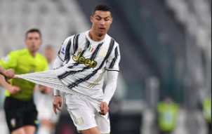 Before entering the match against the Czech Republic, C. Ronaldo was accused by the Football Association (FA) of violating article E3 of the FA with a problem smashing the phone of young fans after a 1-0 defeat to Everton in March.