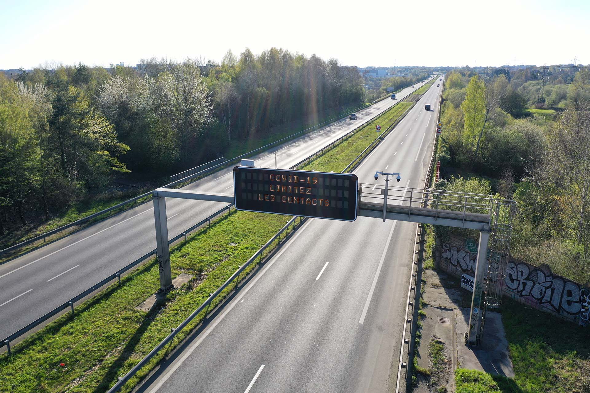Una carretera casi vacía cerca de Rennes, Francia. (AFP)