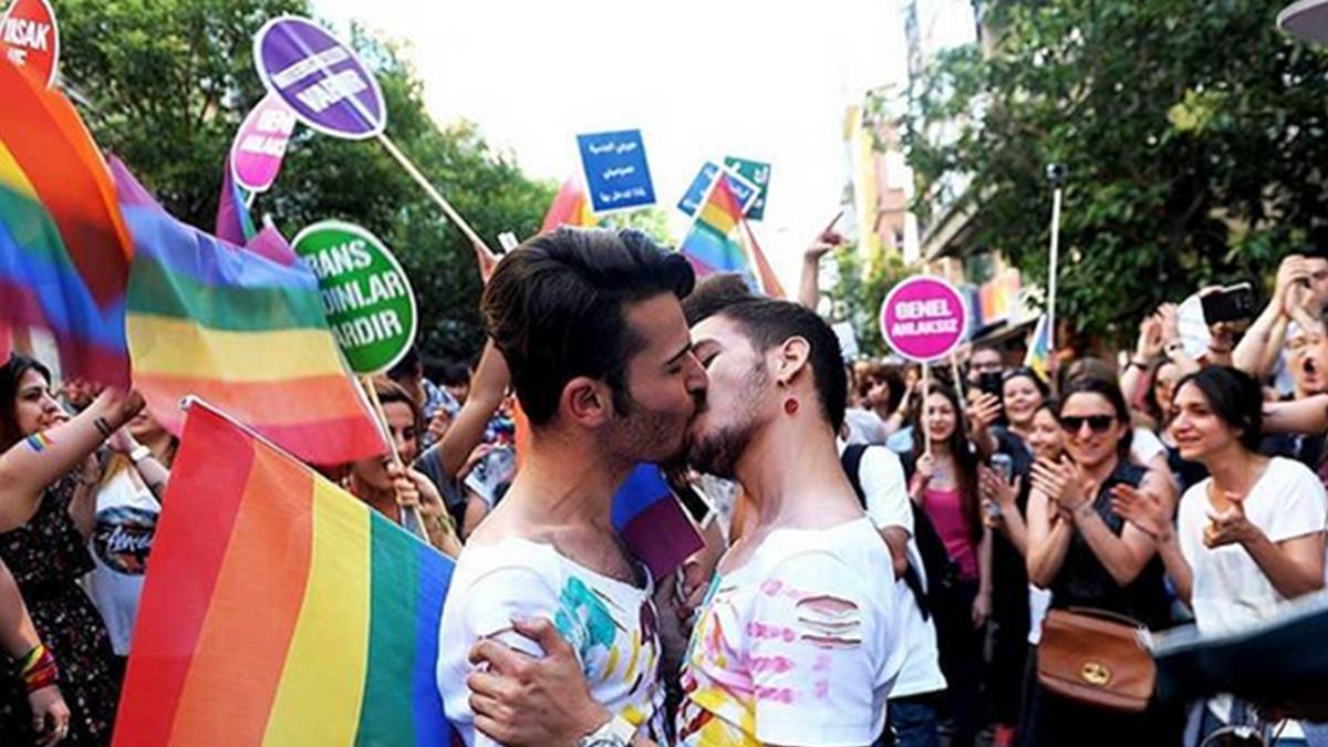 Resultado de imagen para Fotos de Las fiestas del Orgullo Gay de Madrid