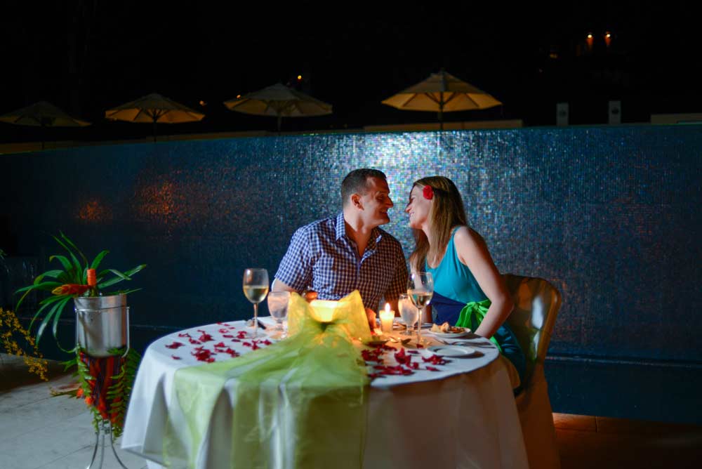 romantic-activities-belize-starlit-dinner