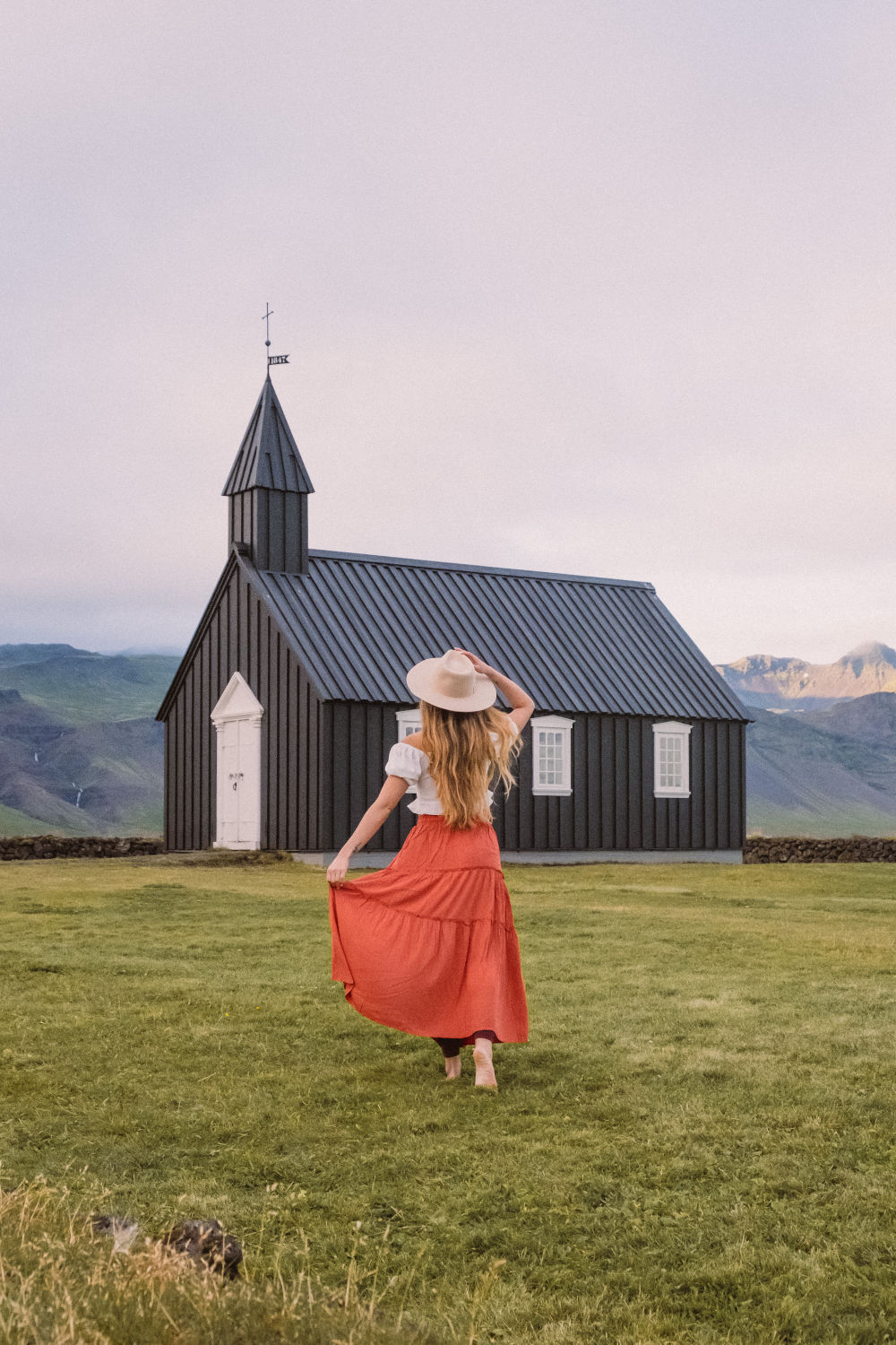 What To Wear In Iceland (Complete Iceland Packing List) - Arabella