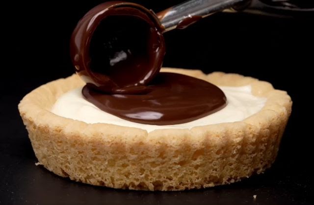 Crumbl Bakes New Boston Cream Pie Cookie Caramel Cake Cookie And More Through April 23 2022 Brand Eating