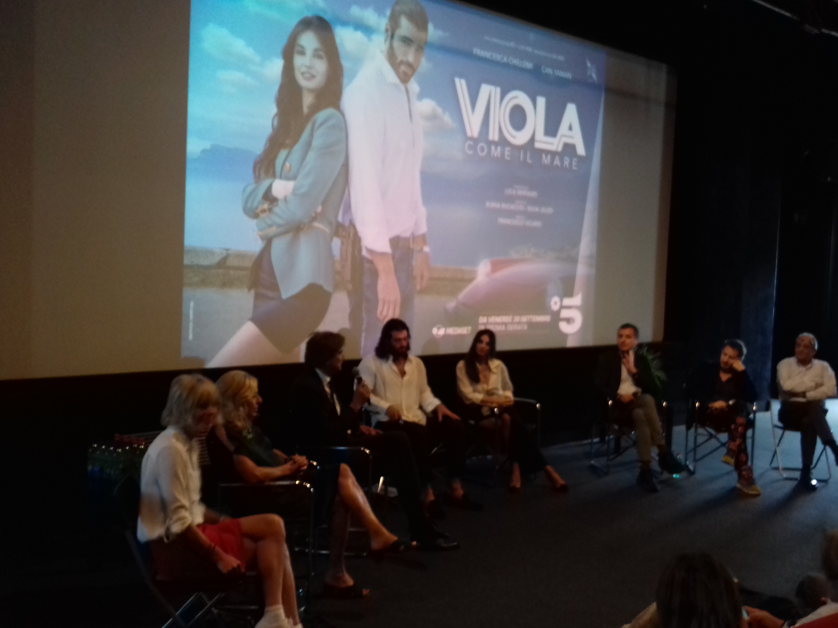 Rendez Vous Viola Come Il Mare Mediaset Canale 5