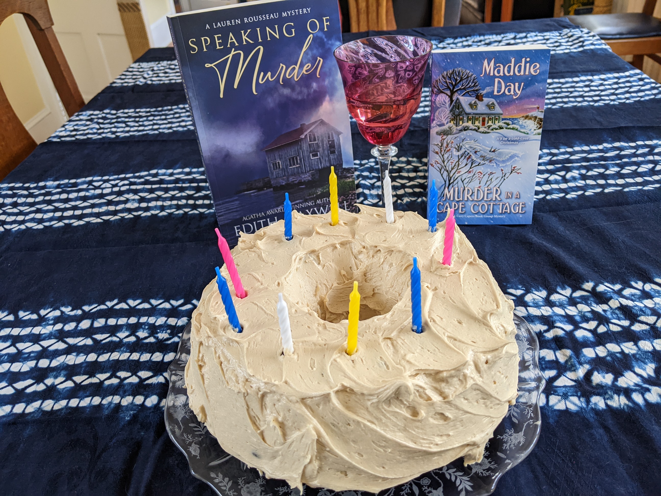 Mystery Lovers Kitchen Anniversary Cake From Maddiedayauthor Plus Giveaway