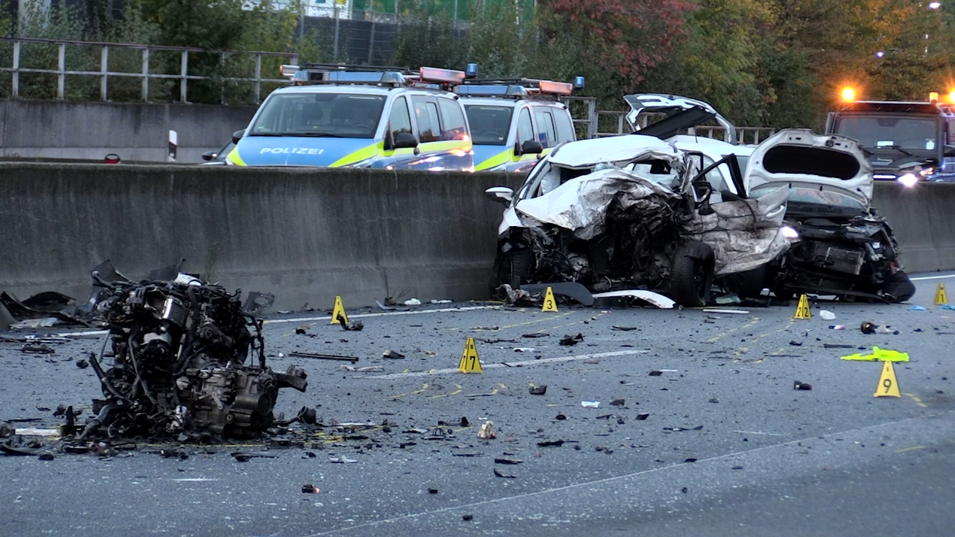 Nrw Aktuell Tv A40 Bochum Todlicher Unfall Mit Geisterfahrer Zwei Menschen Verlieren Ihr Leben Vollsperrung Der Autobahn