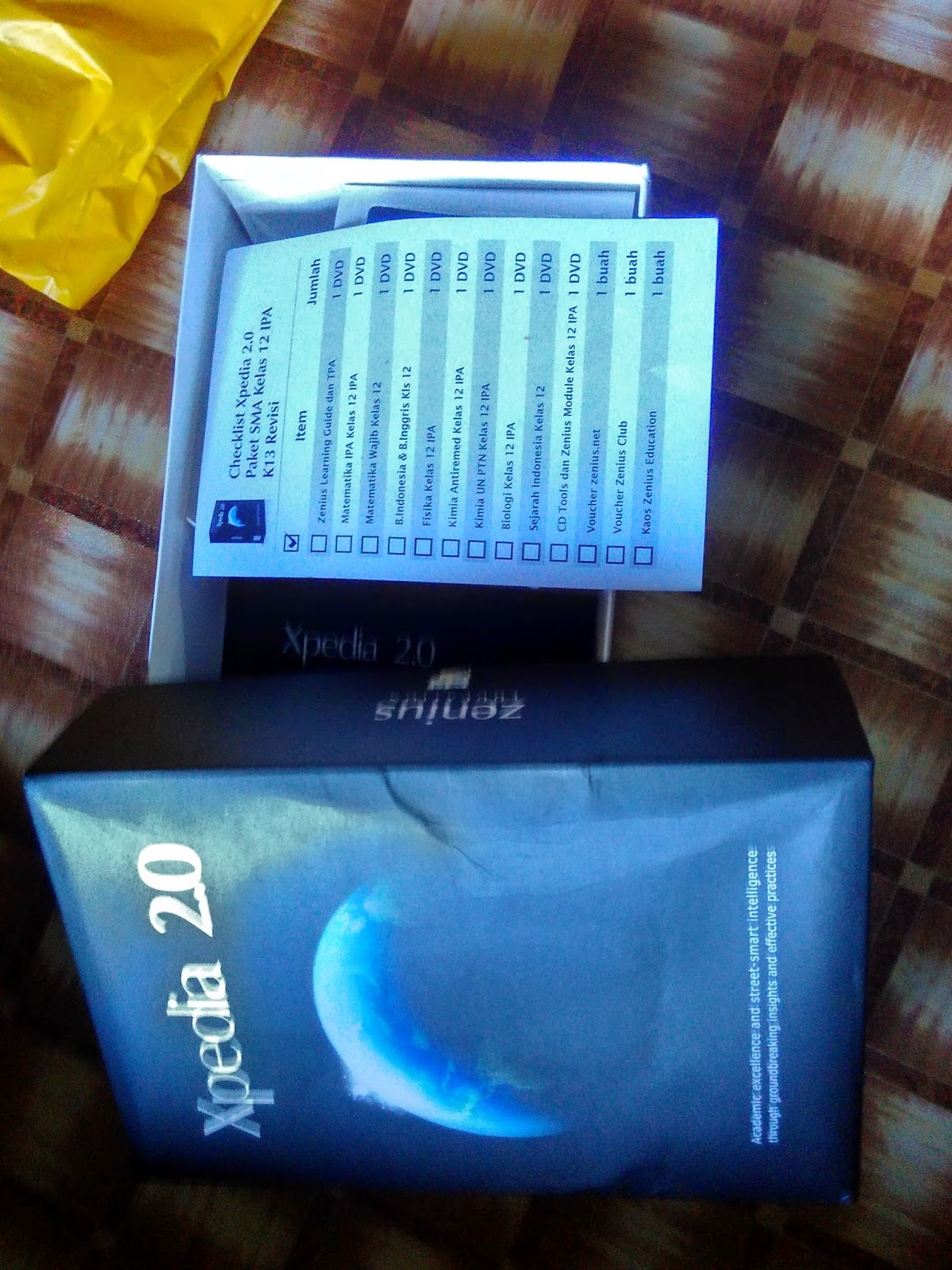 CD TOOLS DAN ZENIUS MODULE KELAS 12 IPA · Semua CD diatas gua pack sama box nya yang ga ada cuman KAOS Sama Vouchernya