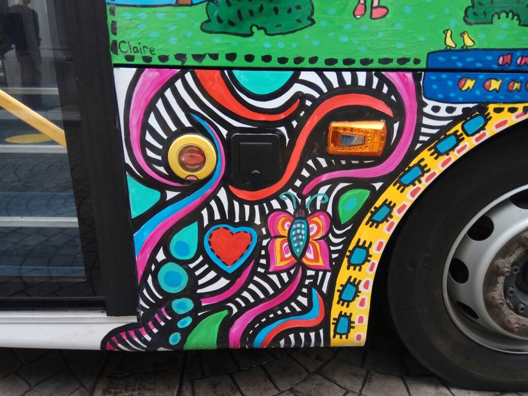 Lukisan Di Badan Bus Transjakarta Karya Anak Anak Autis Untuk Ibu, Lukisan anak punk