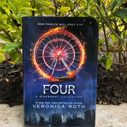 Four (libro en Inglés)