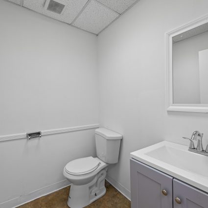 613RidgeRd-4 medical bathroom