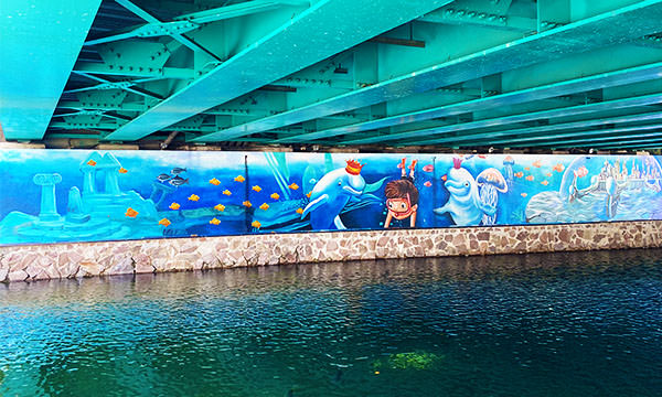 中港大排親水步道橋下彩繪牆