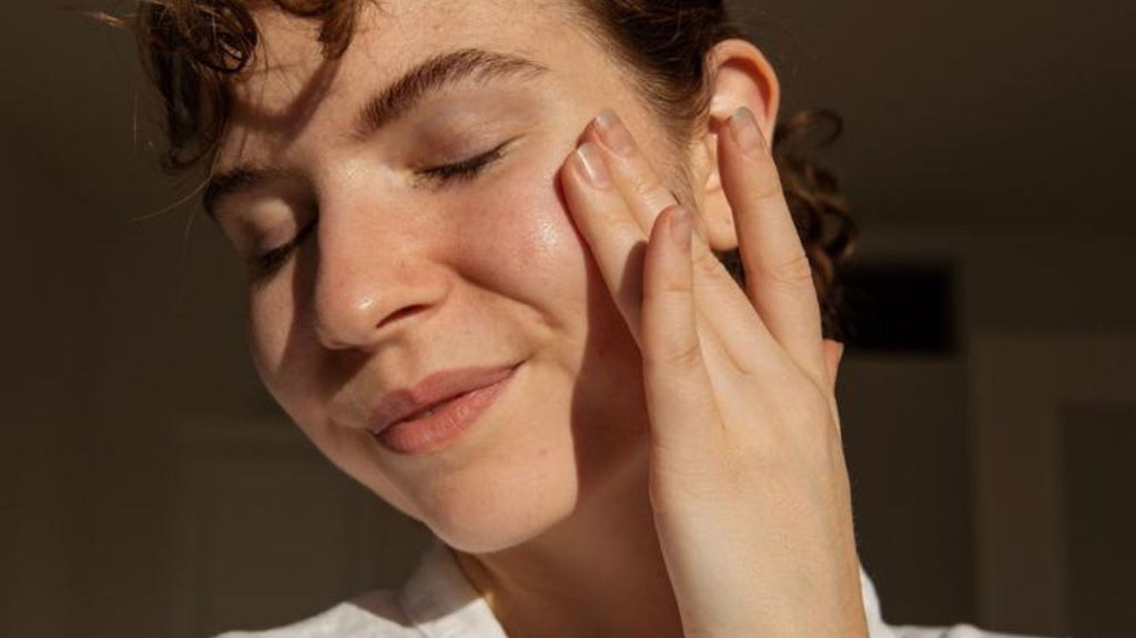 De Beste Natuurlijke Producten Voor Een Vette Huid Flow Cosmetics