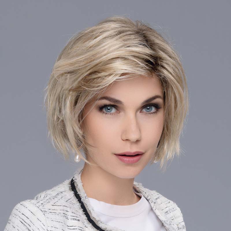 Tyylikas Ja Lyhyt Polkkapituinen Peruukki