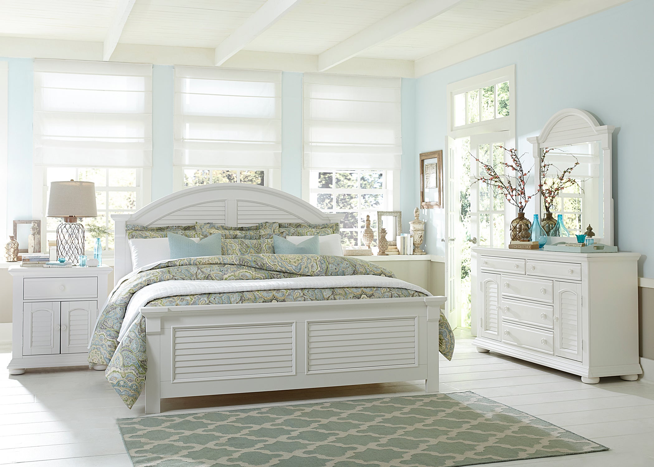 Summer House 5 Piece Queen Panel Bedroom