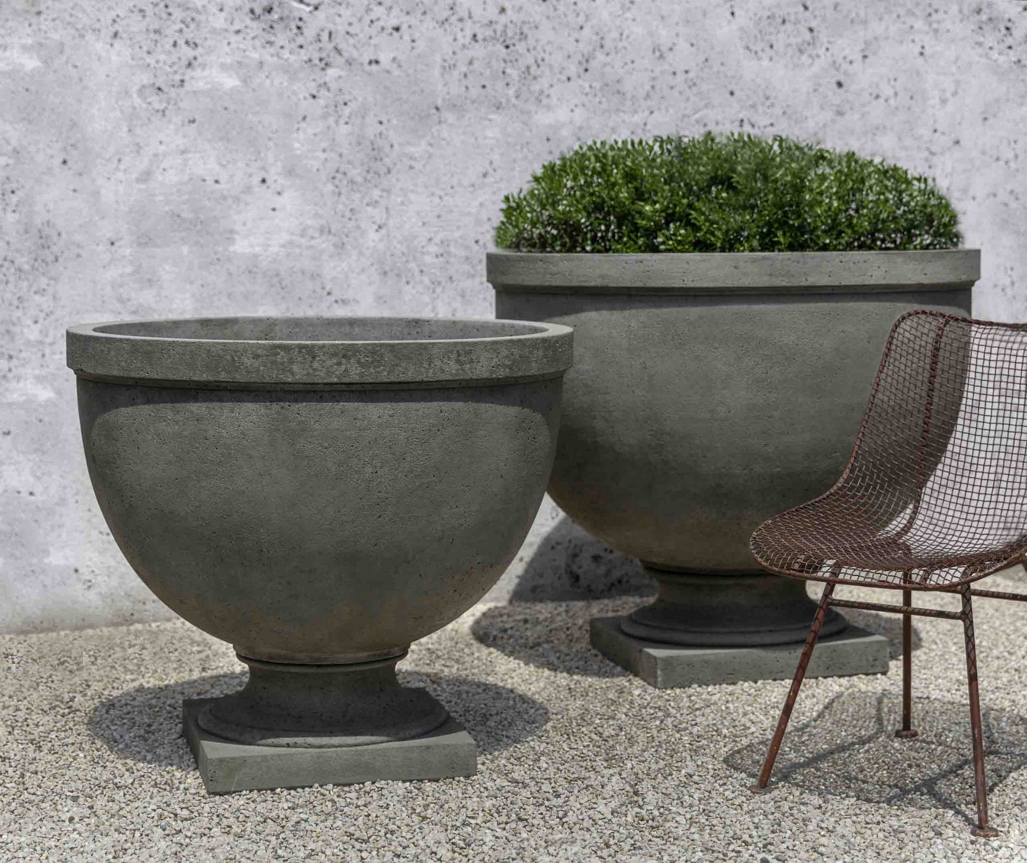 Huntington Large Urn Planter Alpine Stone 14 Finishes Available Scenario Home