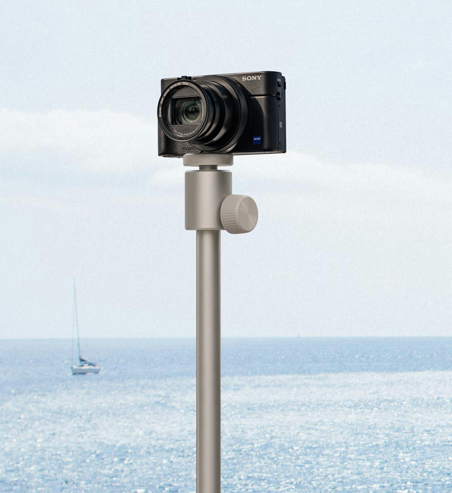 Floor Stand Mode XGIMI Light Gold Portable Stand - P4 - 2.png__PID:21c0320a-bdd0-40c0-8229-f80abe133d65