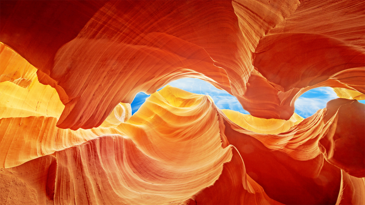 HORIZON brings you the crystal clear 1080p image quality, and a gigantic 200” screen. HORIZON brings you the crystal clear 1080p image quality, and a gigantic 200” screen.
