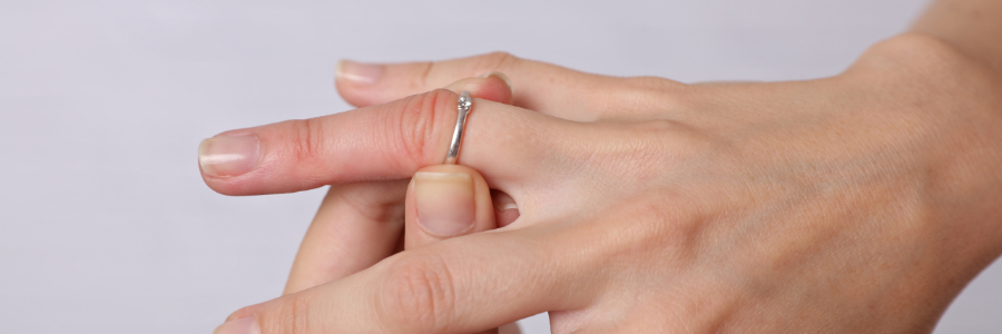 Comment Savoir Si Une Bague Est Trop Serree Votre Boite A Bijoux