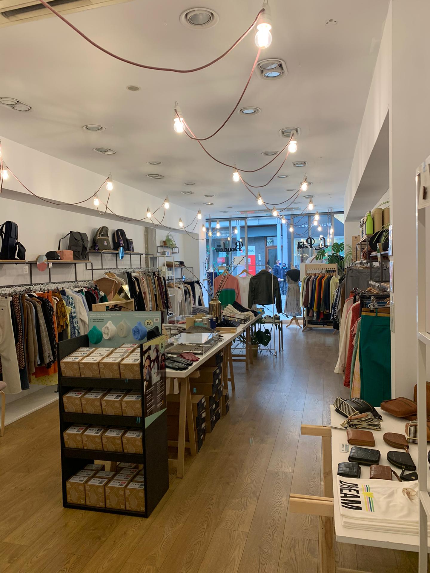 La Femme Garniture Le Petit Boudoir Bruxelles