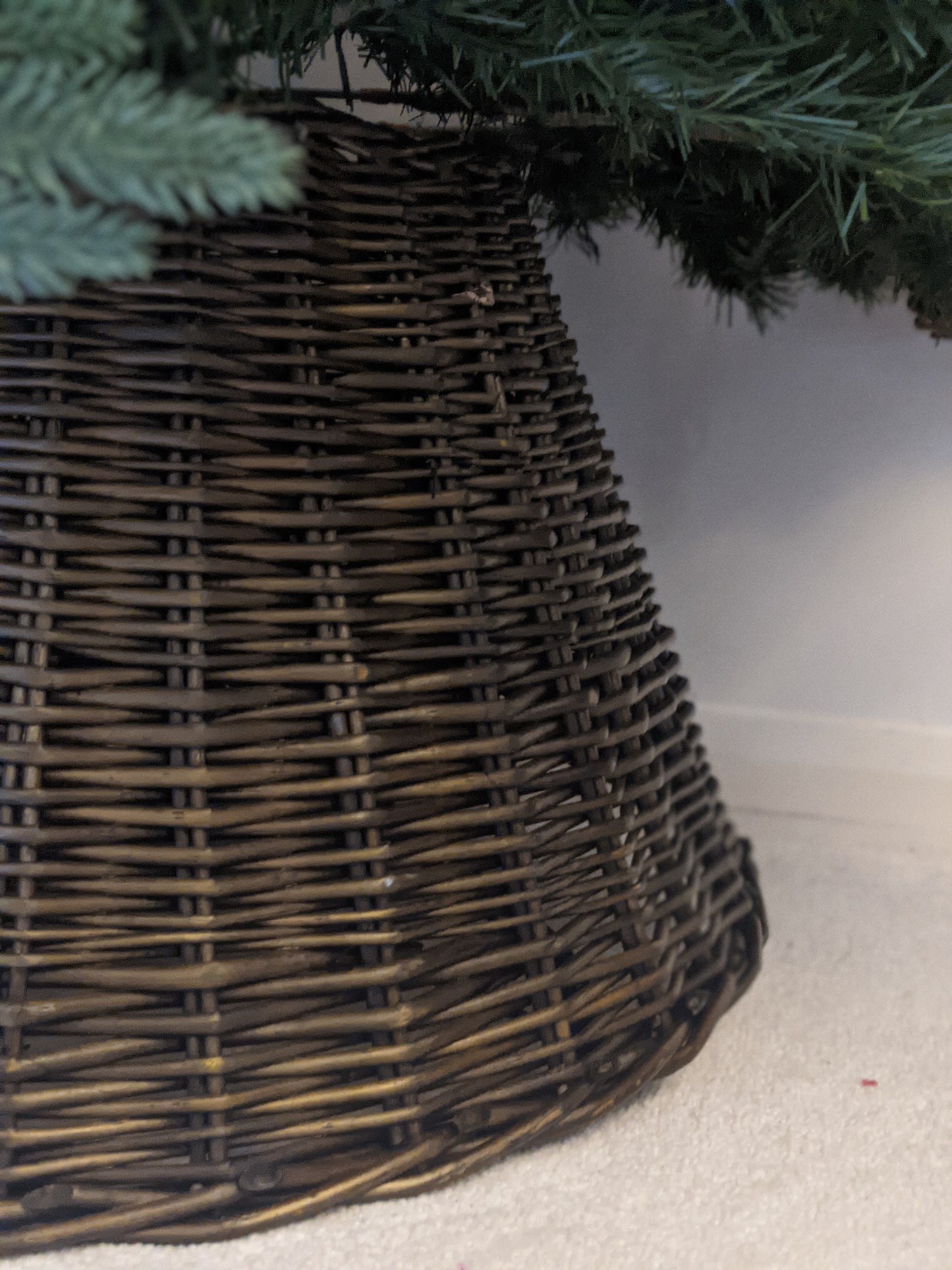 Luxury Wicker Tree Skirt 65cm