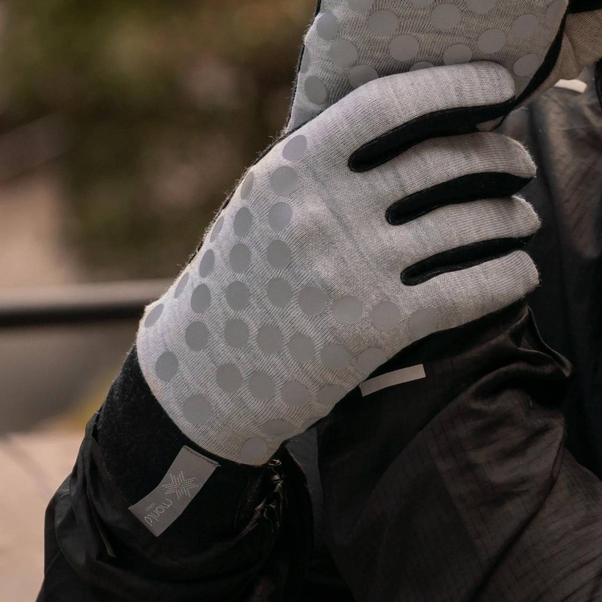 Morild Solvfaks Hansker Med Refleks Lys Gra Snetind