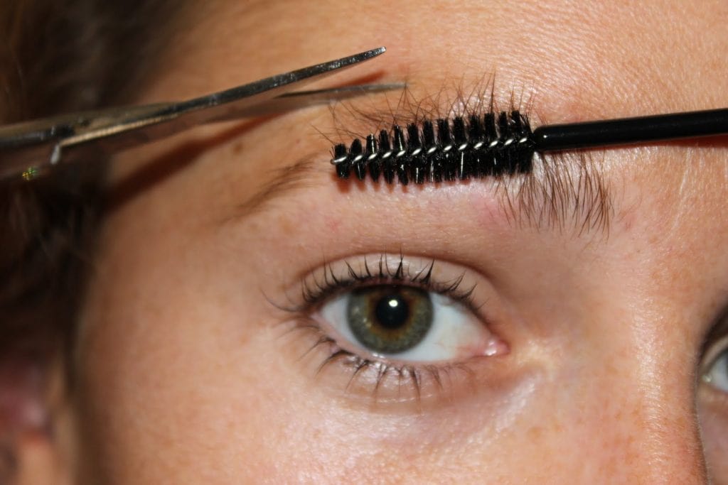 How To Shape Your Eyebrows At Home