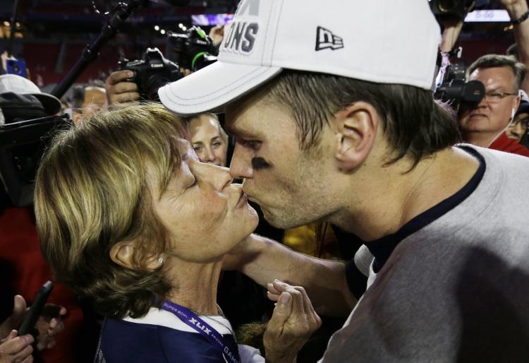 No Big Deal Just Tom Brady French Kissing His Son Sportscrack