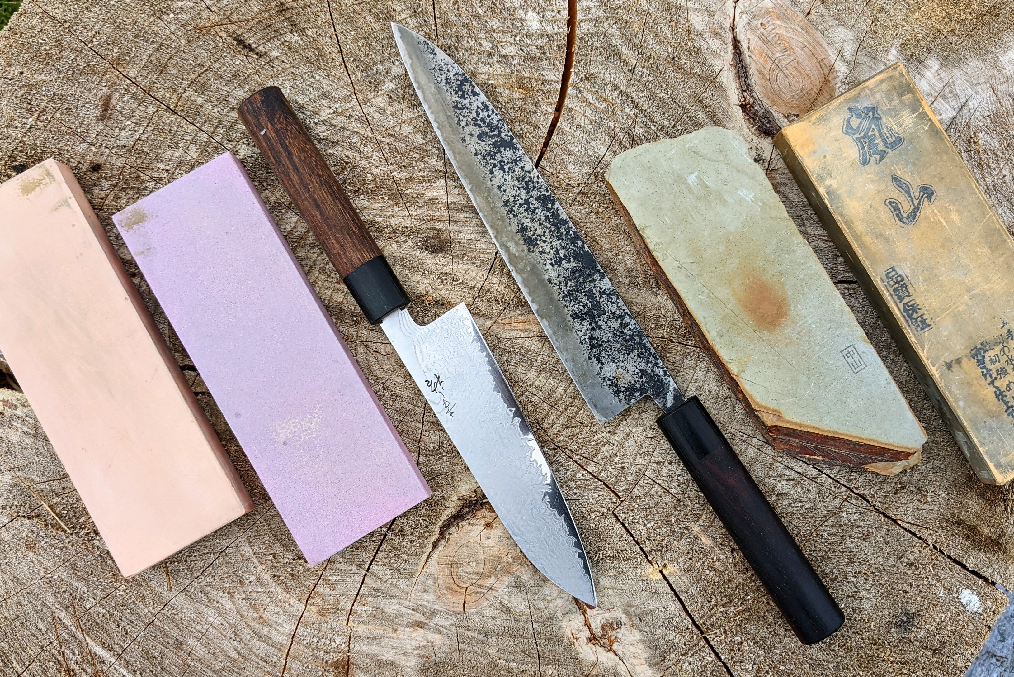 Comment Aiguiser Les Couteaux En Acier Au Carbone Par Rapport Aux Couteaux En Acier Inoxydable Knifewear Handcrafted Japanese Kitchen Knives