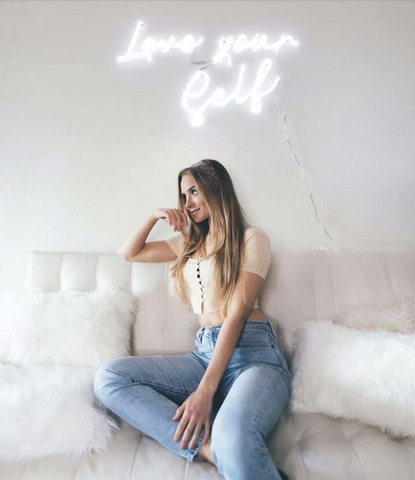lamomo neon signs