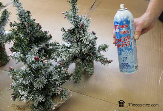 How To Use Snow Spray Yes Fake Snow In A Can Utr Decorating