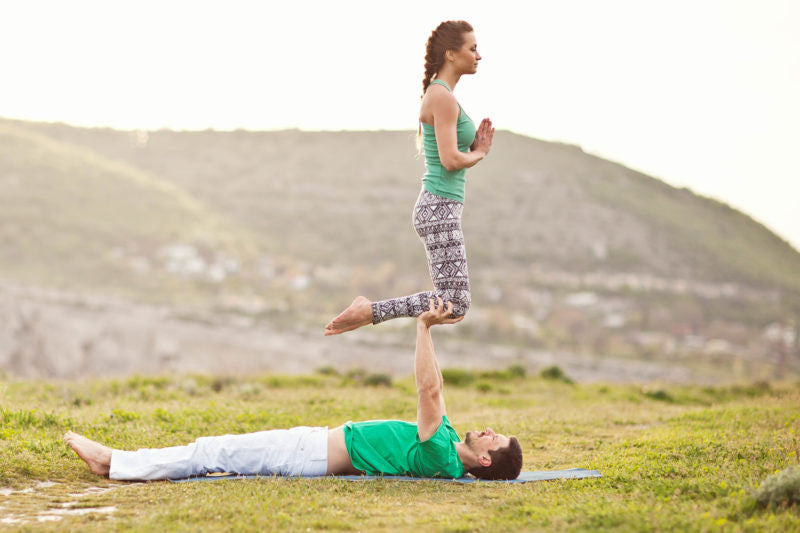 Couples Yoga Tips For Starting Sample Tandem Pose Sequence Gaiam