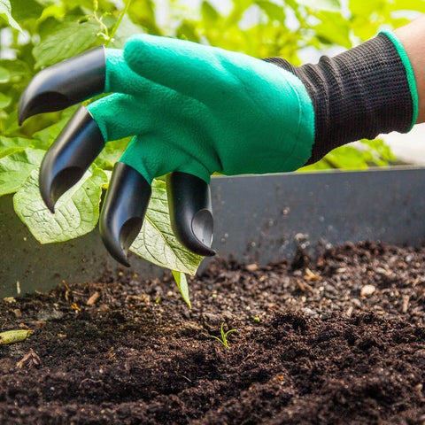 The best gifts for gardeners - sturdy watering cans, planters and other high-quality garden goods are the best gifts for gardeners #bestgiftsforgardeners #giftsforgardeners #gardengifts #gardengiftguide
