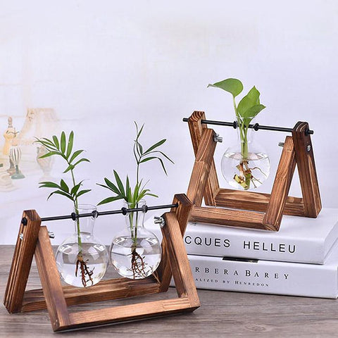 The best gifts for gardeners - sturdy watering cans, planters and other high-quality garden goods are the best gifts for gardeners #bestgiftsforgardeners #giftsforgardeners #gardengifts #gardengiftguide