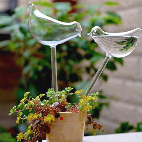 The best gifts for gardeners - sturdy watering cans, planters and other high-quality garden goods are the best gifts for gardeners #bestgiftsforgardeners #giftsforgardeners #gardengifts #gardengiftguide