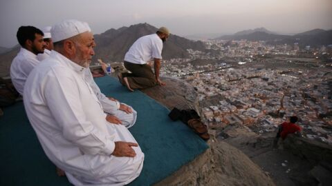 كيف نصلي وراء الإمام