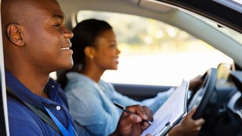 تعليم قيادة السيارة للمبتدئين