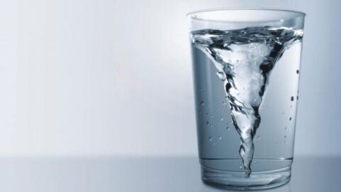 فوائد شرب الماء الفاتر