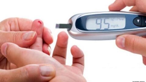 كيفية قياس نسبة السكر في الدم